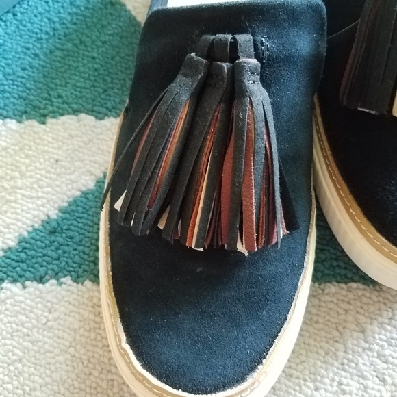 SOLD 》NEW!《Toms Black Suede Tassel Sunrise Mule - Picture 5 of 7